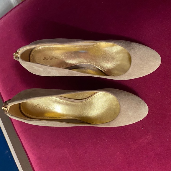 Classic Joan and David Genuine Suede Pumps with Zipper Back - Beige & Gold - 9M - Picture 12 of 14